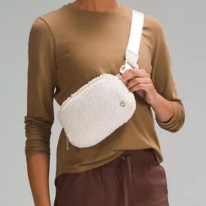 Lululemon Sherpa everywhere Belt bag